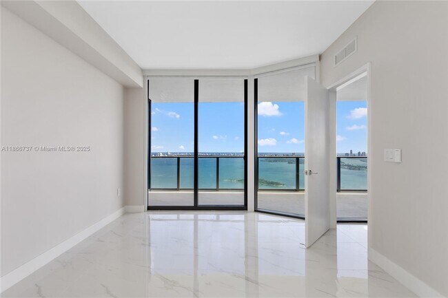 Building Photo - 700 NE 24th St