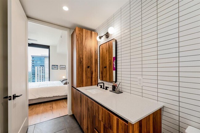 Building Photo - 84 Northeast Dr