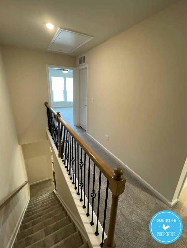 Building Photo - 222 White Oak Ridge Dr