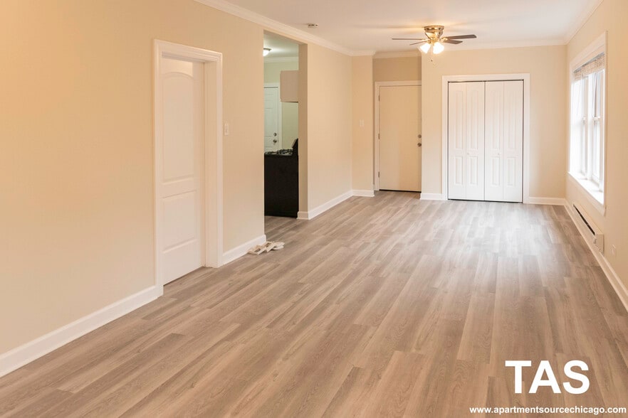 Building Photo - 644 W Roscoe St