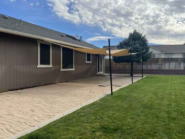 Building Photo - 3 bedroom/2 Bath in Spanish Springs