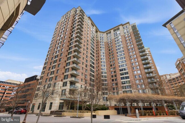 Building Photo - 851 N Glebe Rd