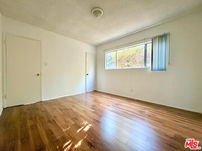 Building Photo - 127 Loma Vista St