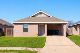 Building Photo - Charming 3-Bedroom Home Near Lackland AFB!