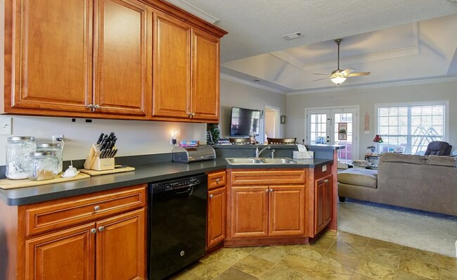 Building Photo - Spacious 3BD/2BA Home in Hahira with Scree...