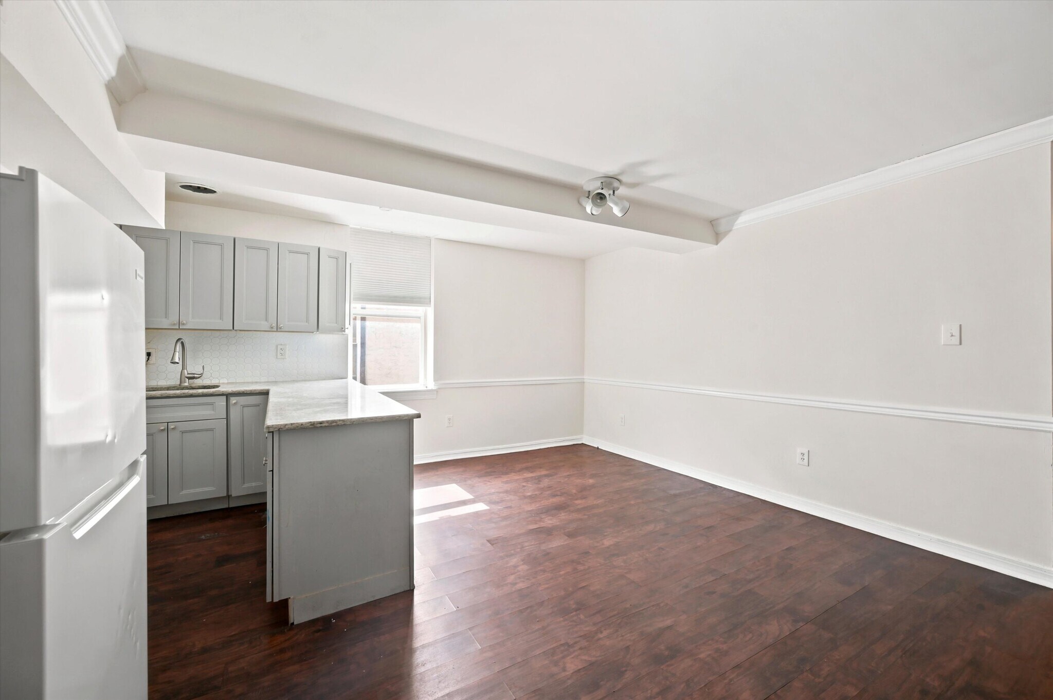 Building Photo - 1721 W Tioga St