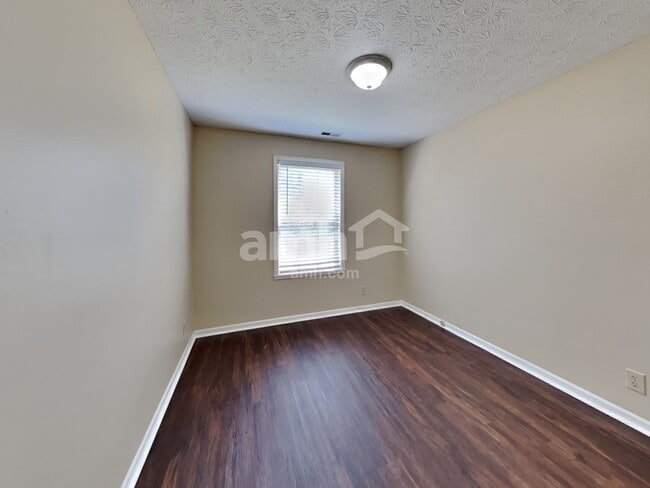 Building Photo - 710 Gatewood Dr