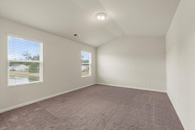 Building Photo - 4 Bedroom, 2.5 baths, with a 2 car garage located in Shell Point Farm.