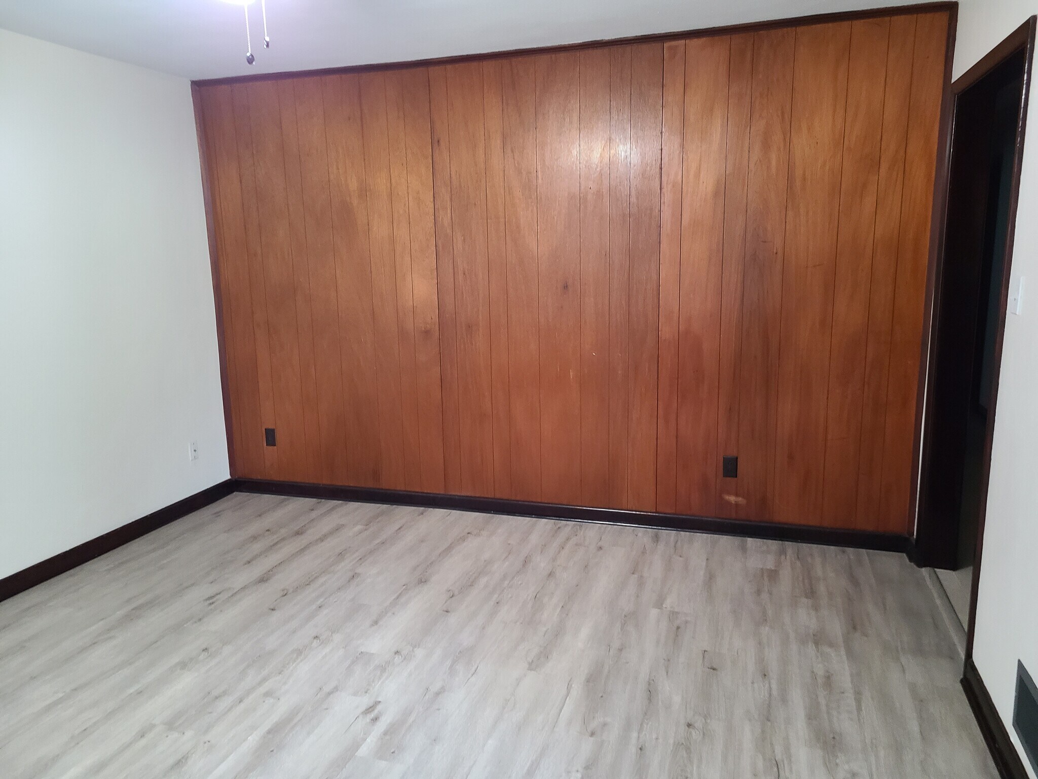Living room - 305 Woodview Ave