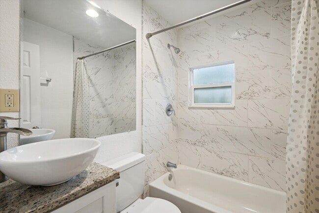 Building Photo - 20031 Oakdale Ave