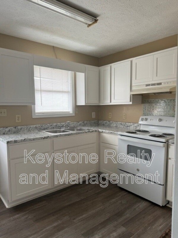 Building Photo - 306 Thompsonville Lane