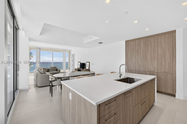 Building Photo - 153 N Seabreeze Blvd