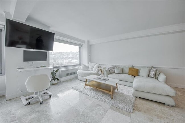 Building Photo - 320 Fort Duquesne Blvd