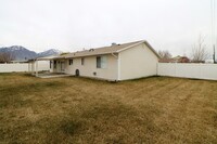 Building Photo - BEAUTIFUL HOUSE FOR RENT IN PROVO!!!