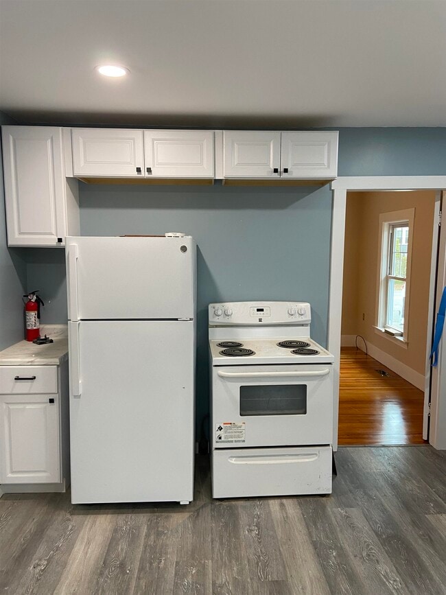 Building Photo - 1354 River Rd