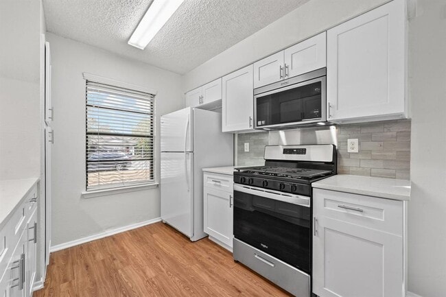 Building Photo - 2409 Berkett Dr