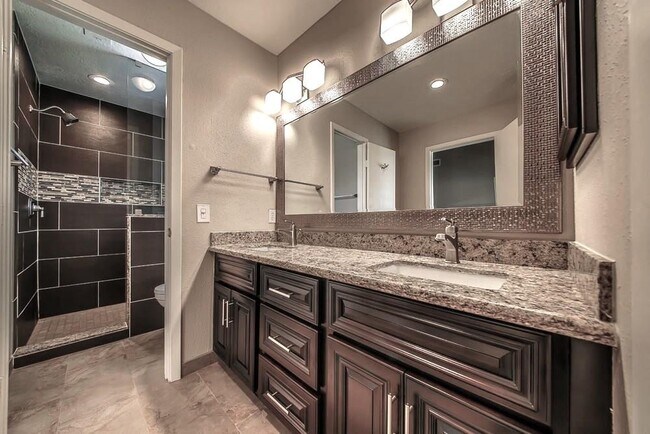 Building Photo - 2303 Cherry Bend Dr