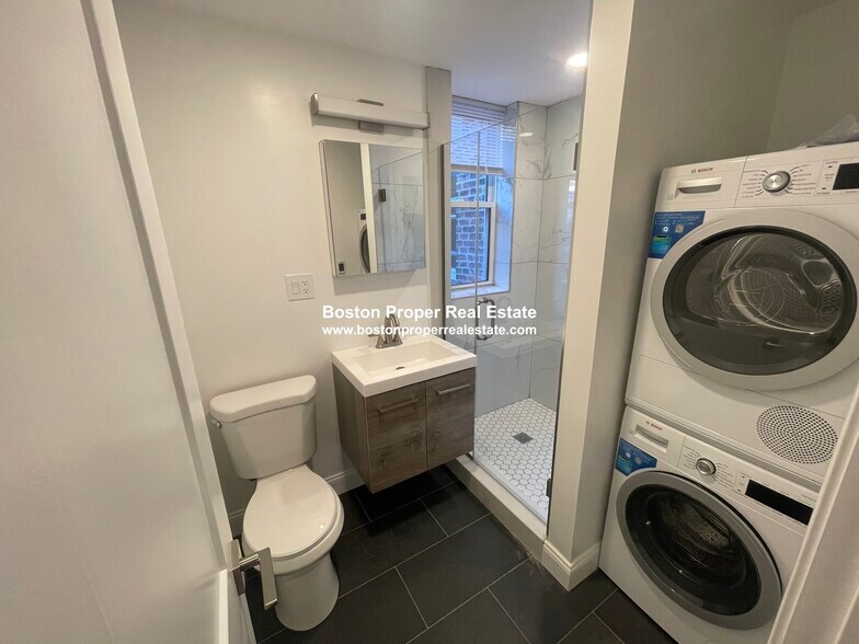 Building Photo - 124 Peterborough St