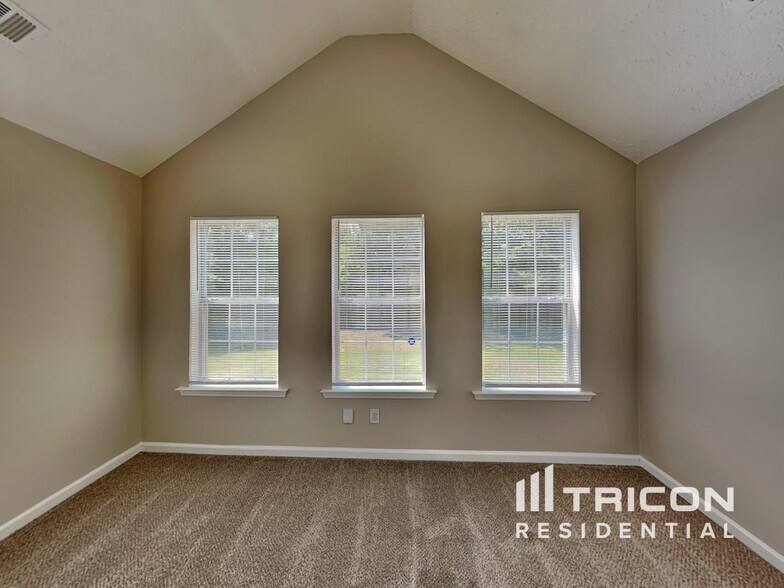 Building Photo - 605 Highpoint Wy