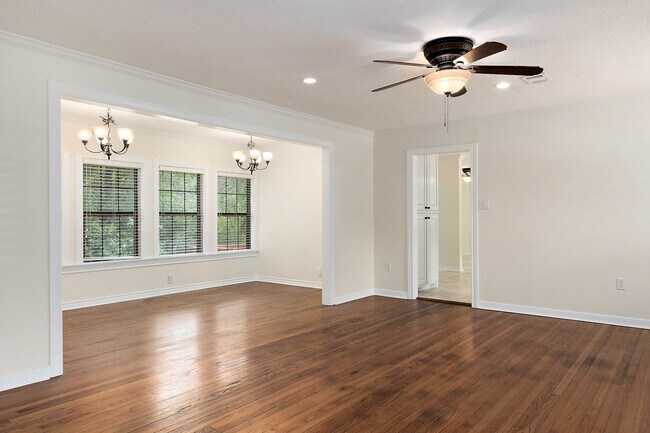 Building Photo - 309 Brookside Dr E