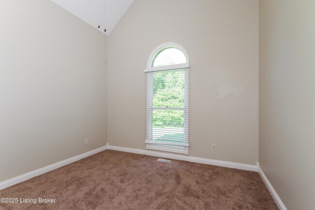 Building Photo - 300 Wava Dr