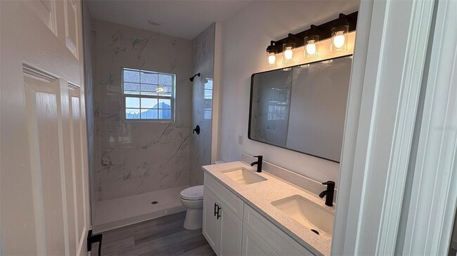 Building Photo - 833 Colville Dr