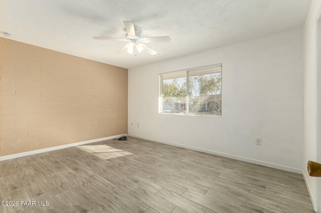 Building Photo - 11014 W Cheryl Dr