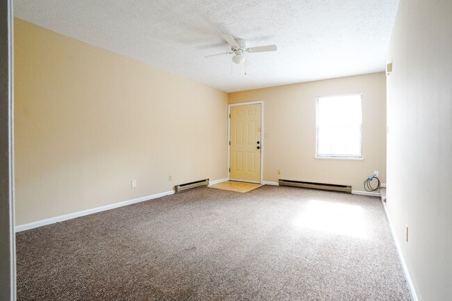 Building Photo - Updated 2BR with Private Entry, Spacious Yard, & Washer and Dryer Included