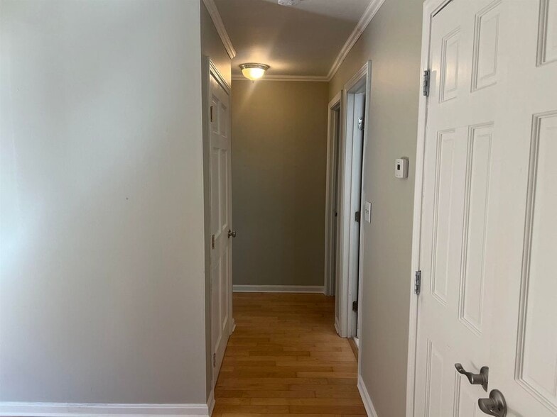 Building Photo - 416 Springbrook