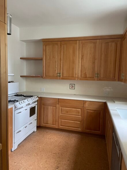 Kitchen with O’Keefe & Merritt stove - 854 19th St