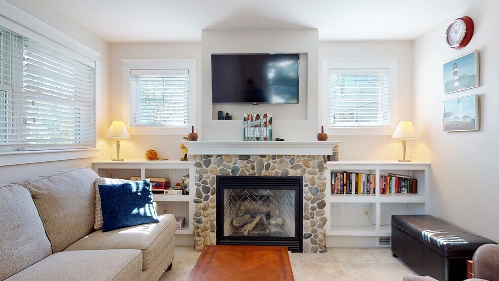 Building Photo - 1 Sea Rose Ln