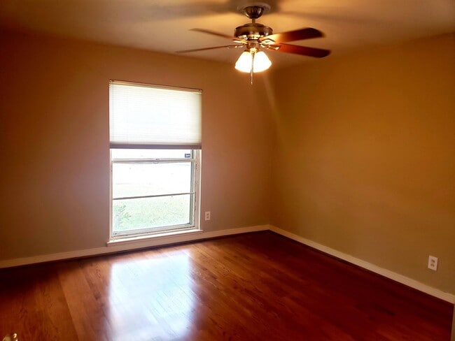 Building Photo - 2-Bedroom Duplex in Lakewood!