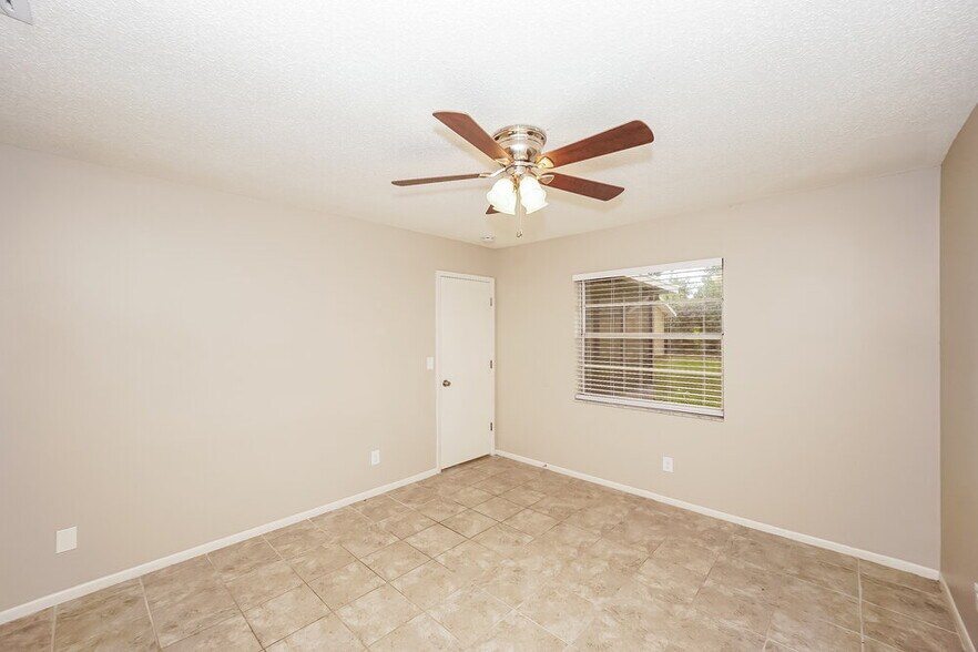 Building Photo - 7072 Bougainvillea St