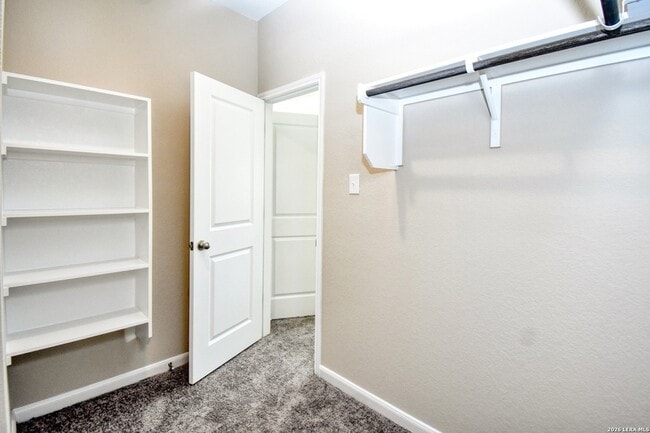 Building Photo - 6214 Oakland Ridge Unit 101