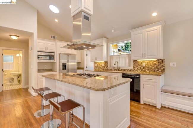 Building Photo - 3484 Moraga Blvd