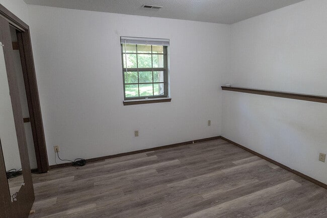 Building Photo - 2008 Juniper Dr