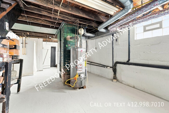 Building Photo - 425 32nd St