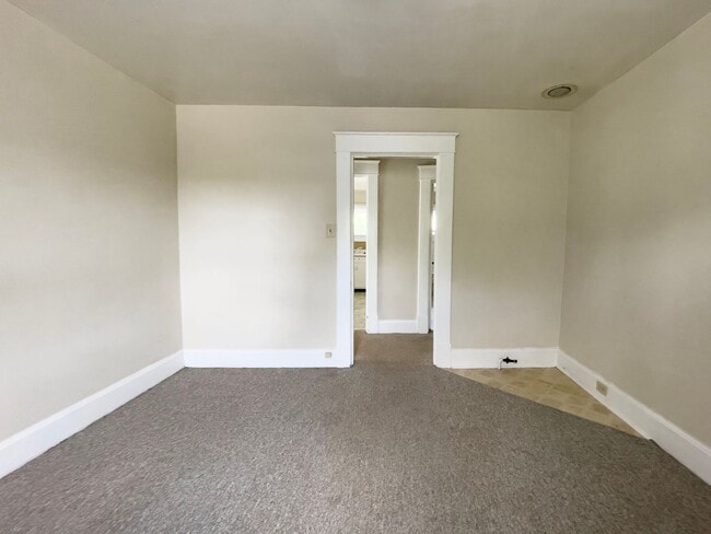 Building Photo - 940 S 15th St