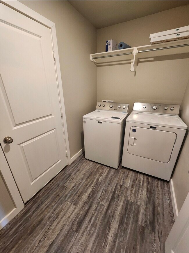 Building Photo - 3 bed 2 bath home in Lone Star Trails! 2 car garage