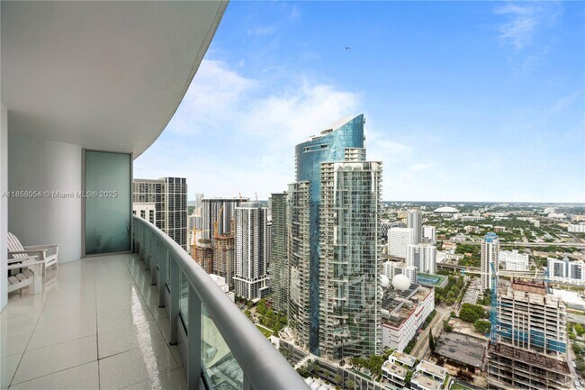 Building Photo - 900 Biscayne Blvd