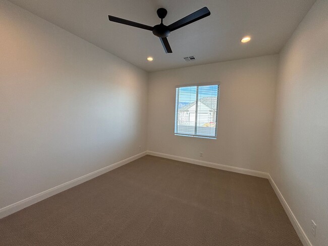 Building Photo - BRAND NEW HOME BY SAND HOLLOW FOR RENT!