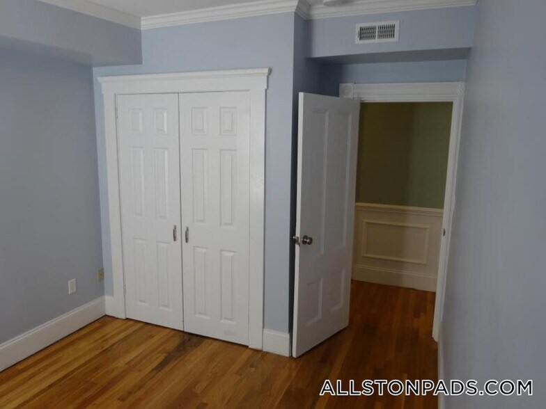 Building Photo - 57 Riverdale St