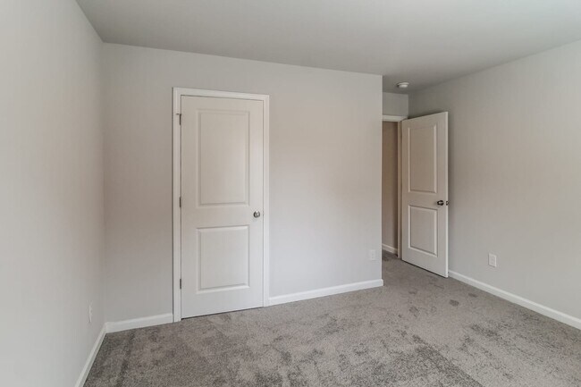 Building Photo - 238 Sunbury Way