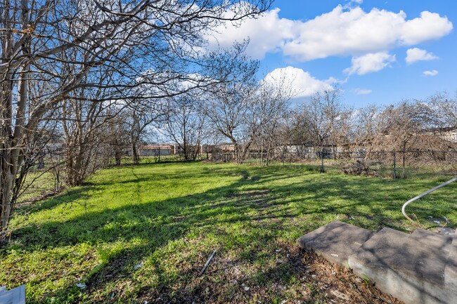 Building Photo - 817 S 10th St