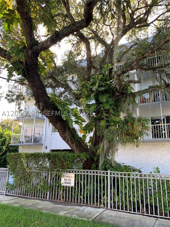Building Photo - 12290 NE 11th Ct