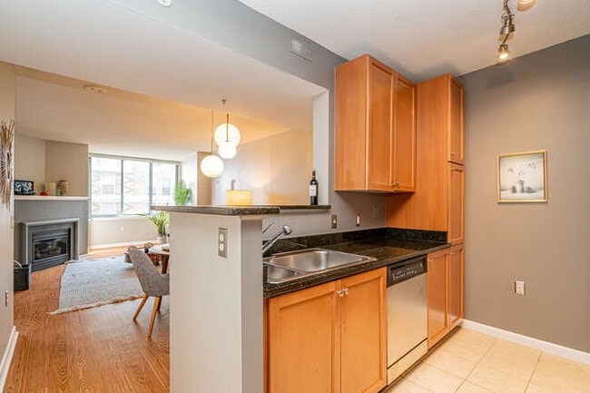 Building Photo - 851 N Glebe Rd