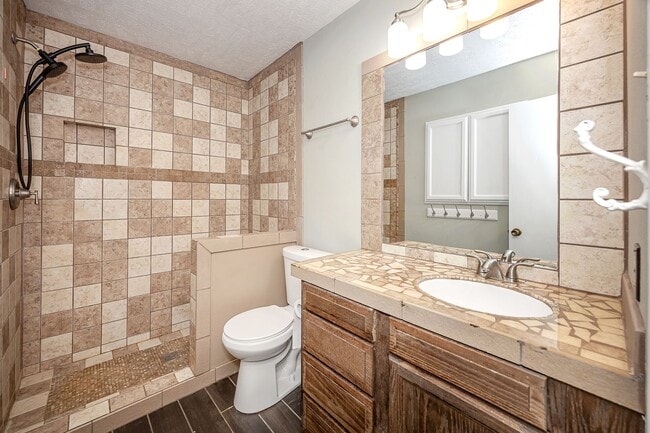 Building Photo - Move in ready 3 Bed 2 Bath Home in East Central School District!