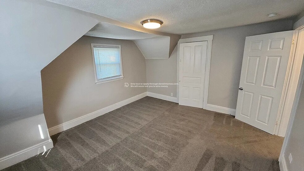 Building Photo - 2522 E 33rd St