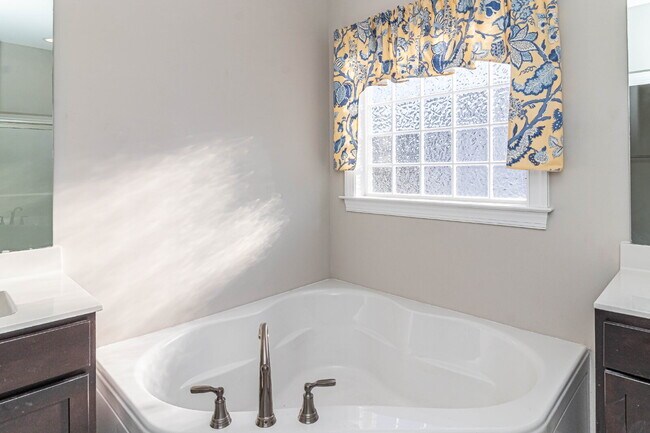 Building Photo - Immaculate 3 BR | 2 BA Ranch Home in Goldsboro *Rosewood School District*