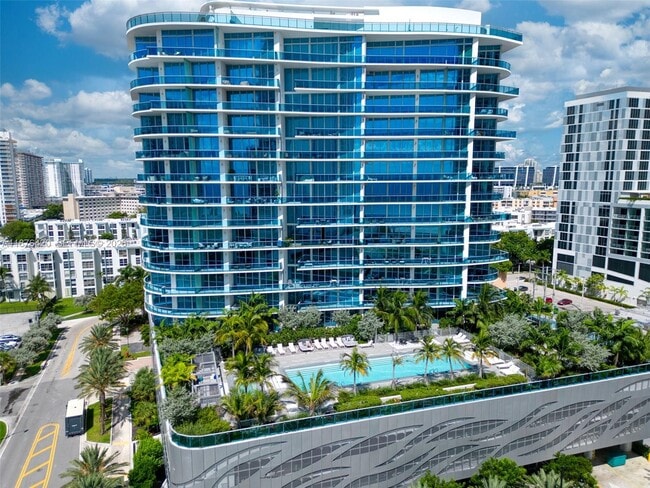 Building Photo - 17550 Collins Ave